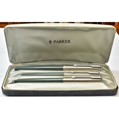 PA3785 Parker 51 Aerometric Mk. II Trio Set, boxed. (Medium) PA3785 Parker 51 Aerometric Mk. II Trio Set, boxed. (Medium)