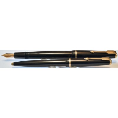 PA3796 Parker Duofold Junior Fountain Pen And Ballpoint Set, boxed (Soft Medium).