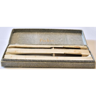 PA3796 Parker Duofold Junior Fountain Pen And Ballpoint Set, boxed (Soft Medium).
