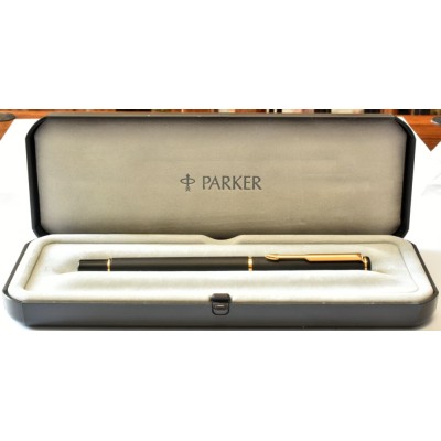 PA3835 Parker Rialto, boxed. (Medium)