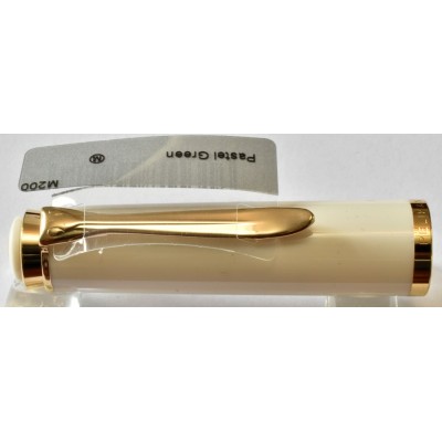PE133 Pelikan M200 Pastel Green Special Edition, boxed. (Extra Fine) PE133 Pelikan M200 Pastel Green Special Edition, boxed. (Extra Fine)