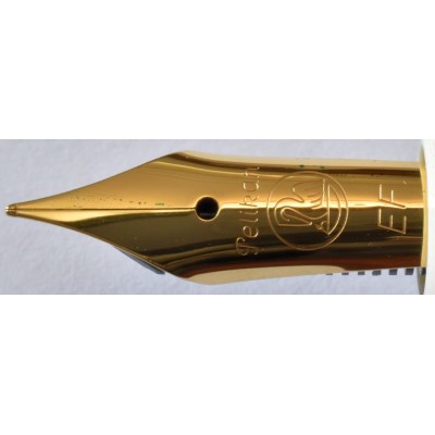 PE133 Pelikan M200 Pastel Green Special Edition, boxed. (Extra Fine) PE133 Pelikan M200 Pastel Green Special Edition, boxed. (Extra Fine)