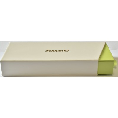 PE133 Pelikan M200 Pastel Green Special Edition, boxed. (Extra Fine) PE133 Pelikan M200 Pastel Green Special Edition, boxed. (Extra Fine)