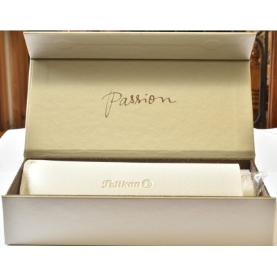 PE134 Pelikan Souveran M805, boxed. (Fine)