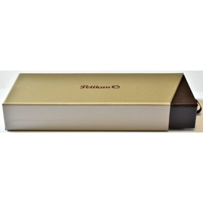 PE135 Pelikan M200, boxed. (Extra Fine) PE135 Pelikan M200, boxed. (Extra Fine)