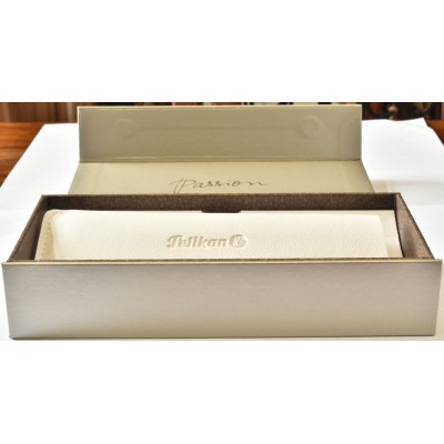 PE136 Pelikan Souveran K805 Ballpoint, boxed.