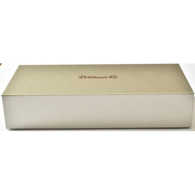 PE138 Pelikan Souveran M800, boxed. (Medium) PE138 Pelikan Souveran M800, boxed. (Medium)