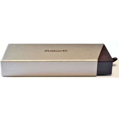 PE145 Pelikan Souveran M600, boxed. (Fine) PE145 Pelikan Souveran M600, boxed. (Fine)