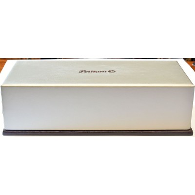 PE147 Pelikan Souveran M805, boxed. (Fine) PE147 Pelikan Souveran M805, boxed. (Fine)