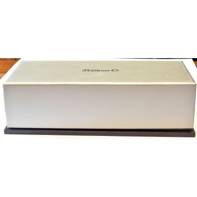 PE148 Pelikan Souveran M600, boxed. (Fine) PE148 Pelikan Souveran M600, boxed. (Fine)