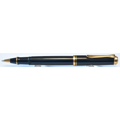PE149 Pelikan Souveran R400 Rollerball, boxed.