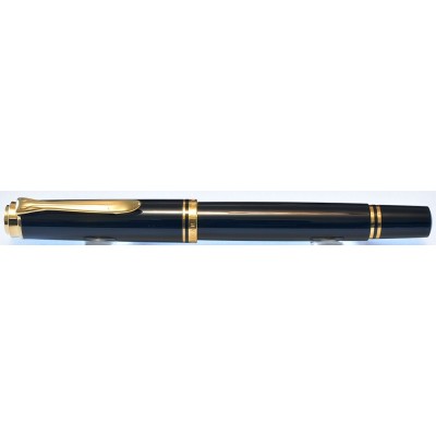 PE149 Pelikan Souveran R400 Rollerball, boxed. PE149 Pelikan Souveran R400 Rollerball, boxed.