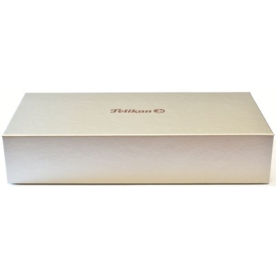 PE149 Pelikan Souveran R400 Rollerball, boxed. PE149 Pelikan Souveran R400 Rollerball, boxed.